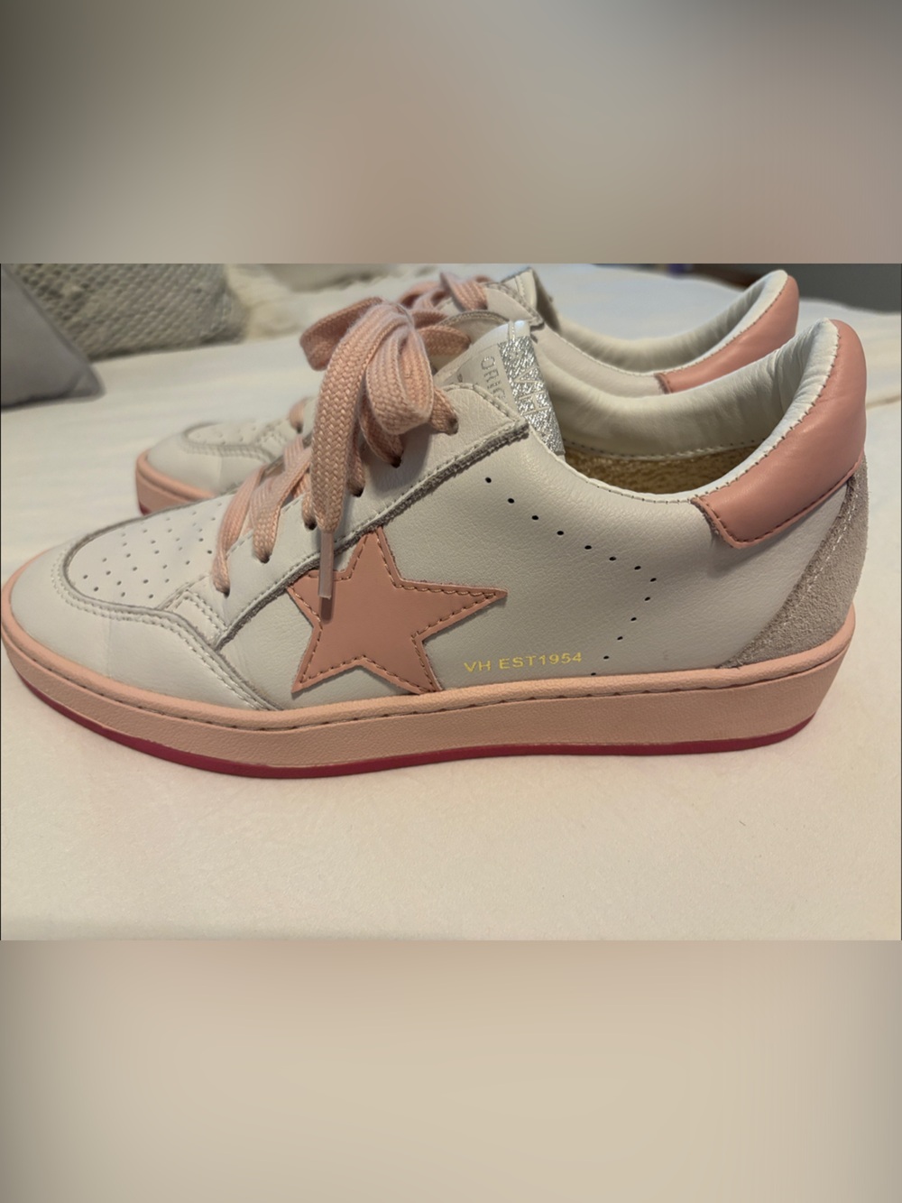 Vintage Havana Star-Accent Low Top Sneakers in Blush Pink and White Like New